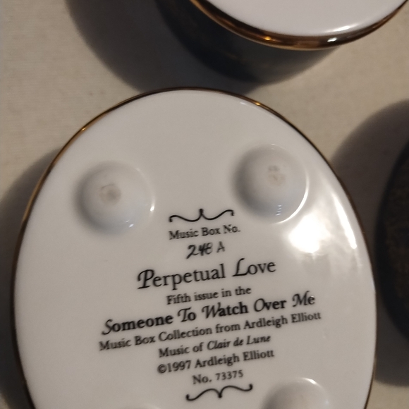 Ardleigh Elliott Porcelain Music Boxes 1990’s  Set Of 5 Oval With Lids Numbered. - Picture 15 of 16